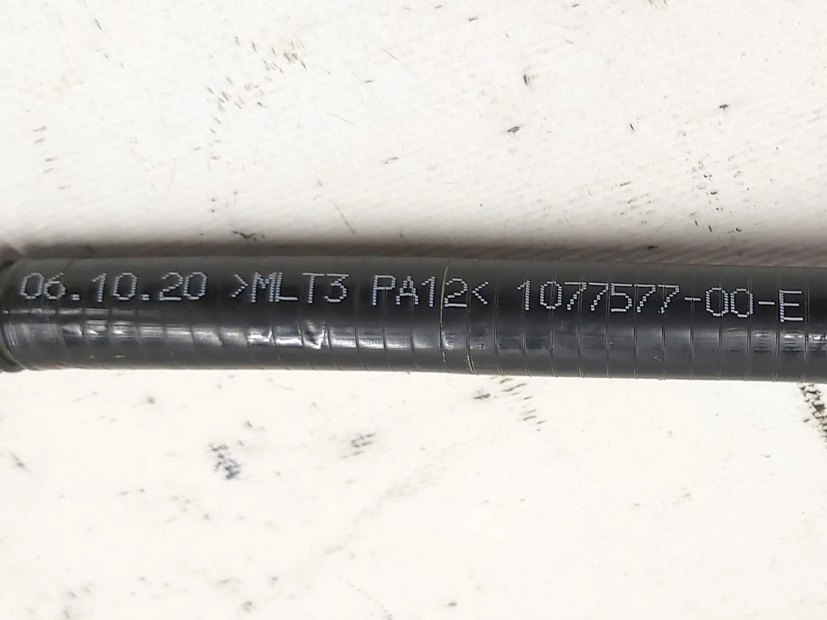 1 Патрубок системы охлаждения основной батареи левый AWD RWD Tesla Model 3, Model 3 Jan 2024, Model Y 1077577-00-F