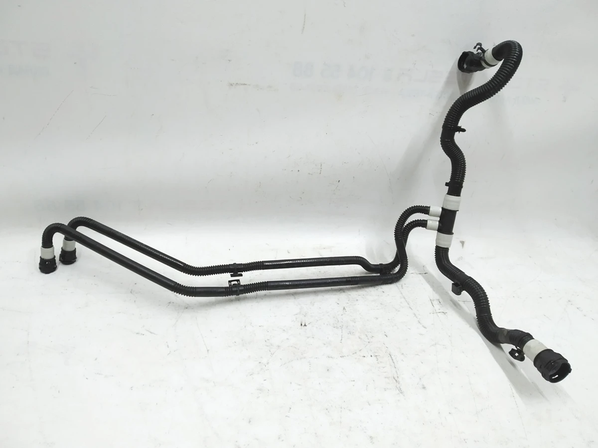 10 Патрубок системи охолодження теплообмінник (Chiller)-батарея (RWD) Tesla model 3 1077579-00-E