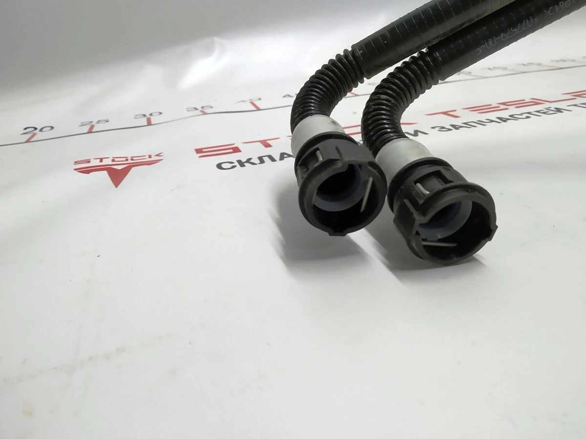 10 Hose (BATT), CHILLER TO BATT, LHD RWD Tesla model 3 1077579-00-E