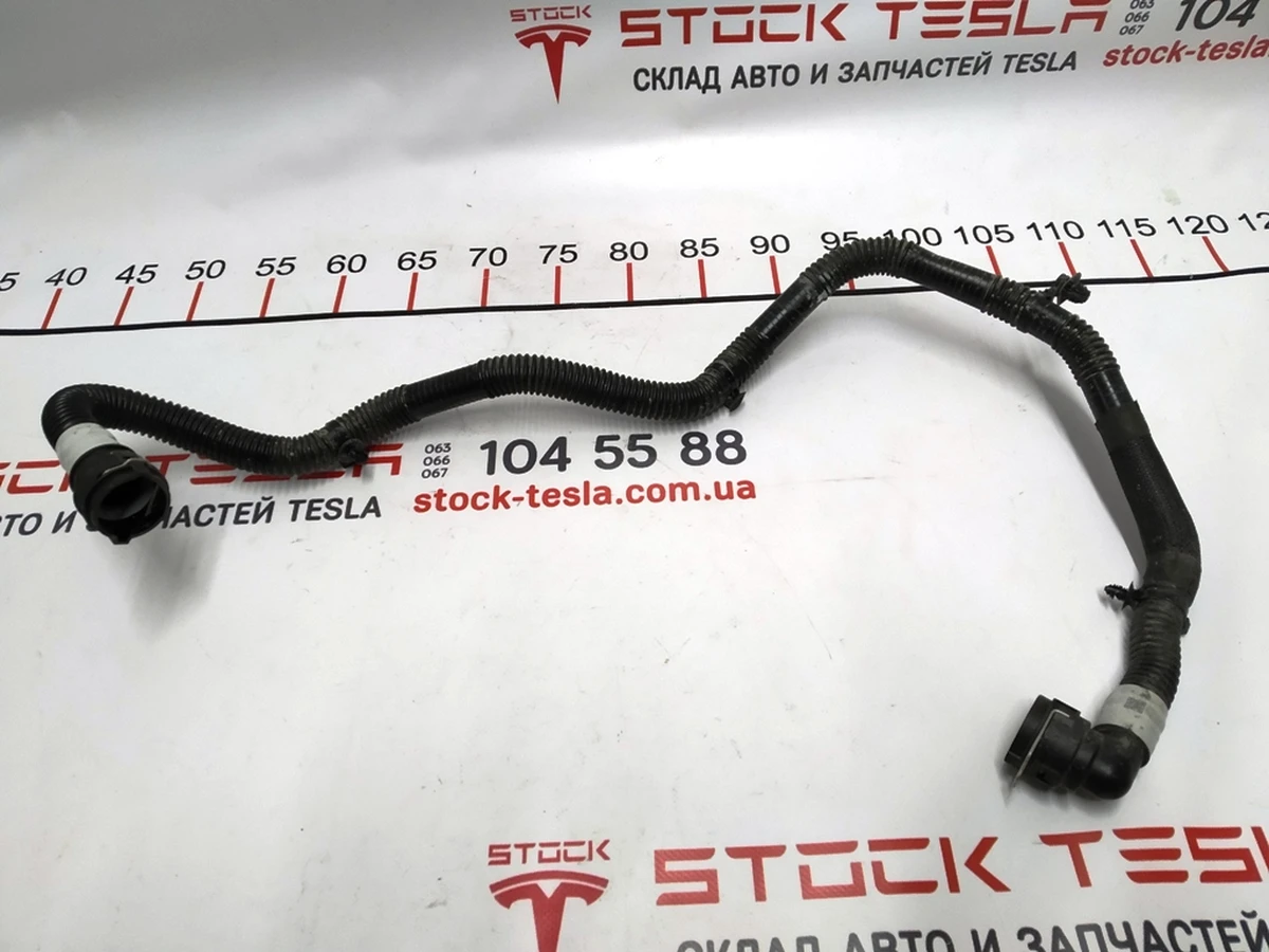 4 Патрубок системи охолодження заднього мотора Tesla Model 3, Model Y 1077585-00-F