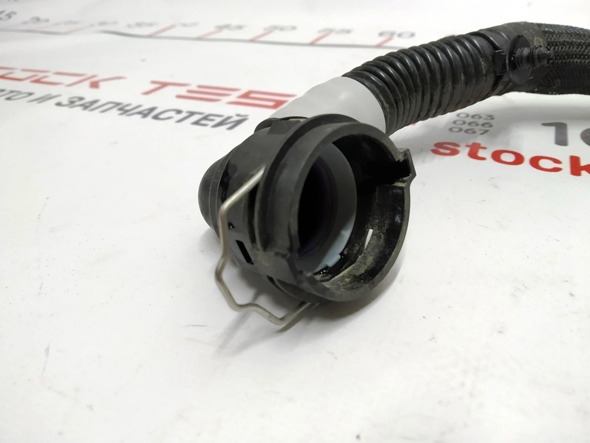 4 Патрубок системи охолодження заднього мотора Tesla Model 3, Model Y 1077585-00-F