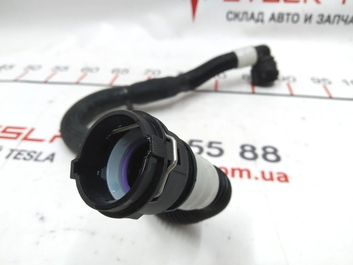 1 Патрубок системы охлаждения основной батареи RWD Tesla model 3, model Y 1077594-00-C