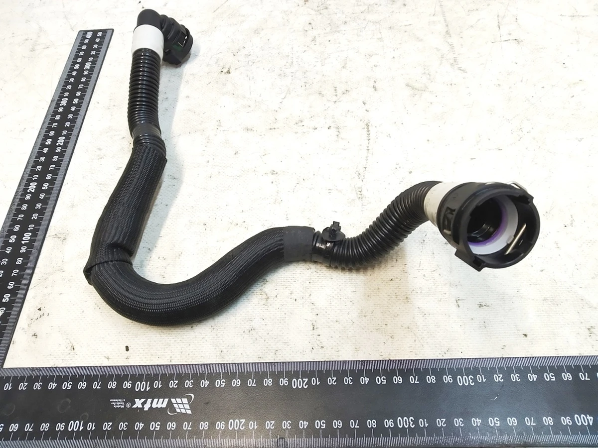 1 Патрубок системы охлаждения основной батареи RWD Tesla model 3, model Y 1077594-00-C