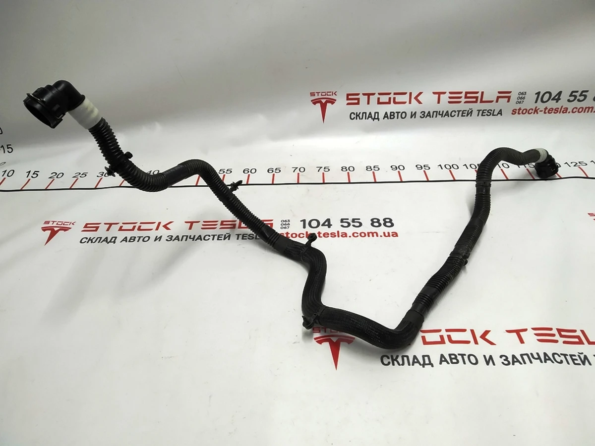 3 Патрубок системы охлаждения заднего мотора Tesla Model 3, Model Y 1077595-00-E
