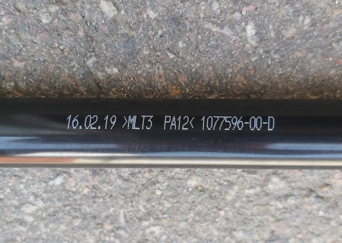 1 Патрубок системи охолодження основної батареї RWD Tesla model 3 1077596-00-D
