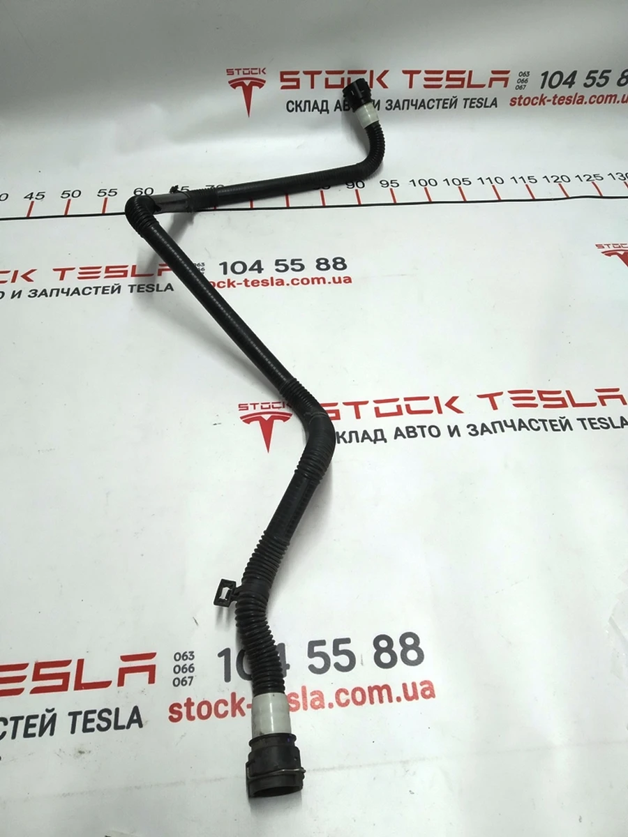 4 Патрубок системи охолодження основної батареї RWD Tesla model 3 1077600-00-E