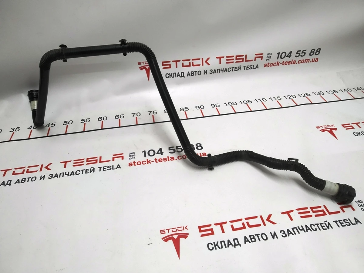 4 Патрубок системи охолодження основної батареї RWD Tesla model 3 1077600-00-E