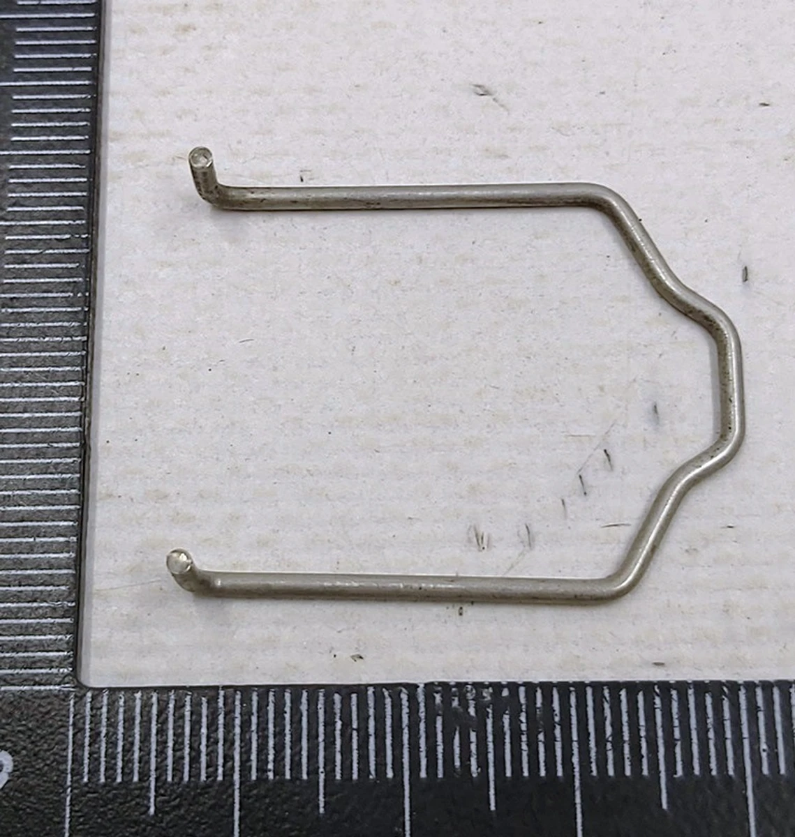 4 Скоба фіксатор патрубка системи охолодження основної батареї Tesla model 3 1077600-00-E