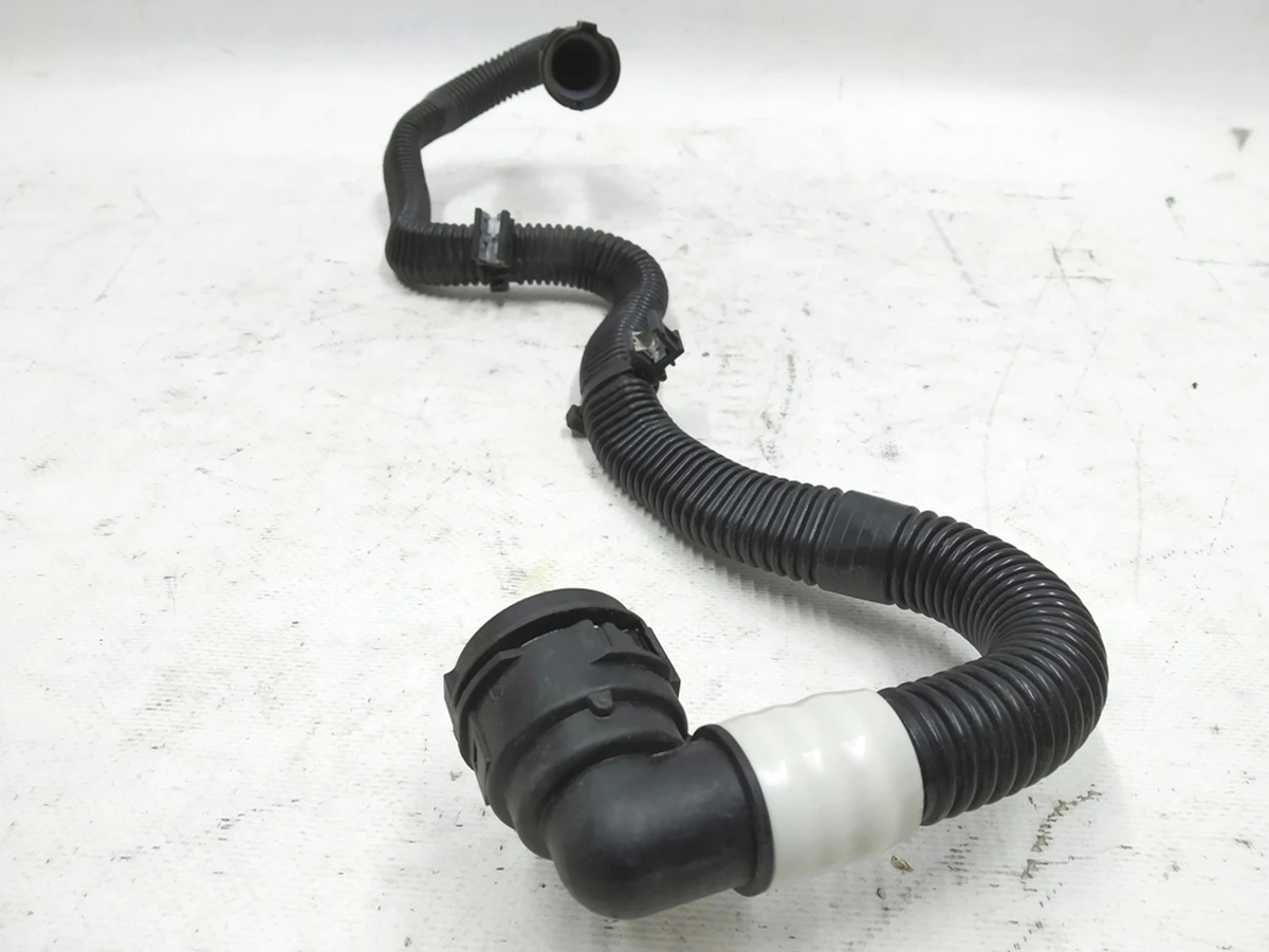 8 Патрубок охлаждения инвертора Tesla model 3 1077601-00-D