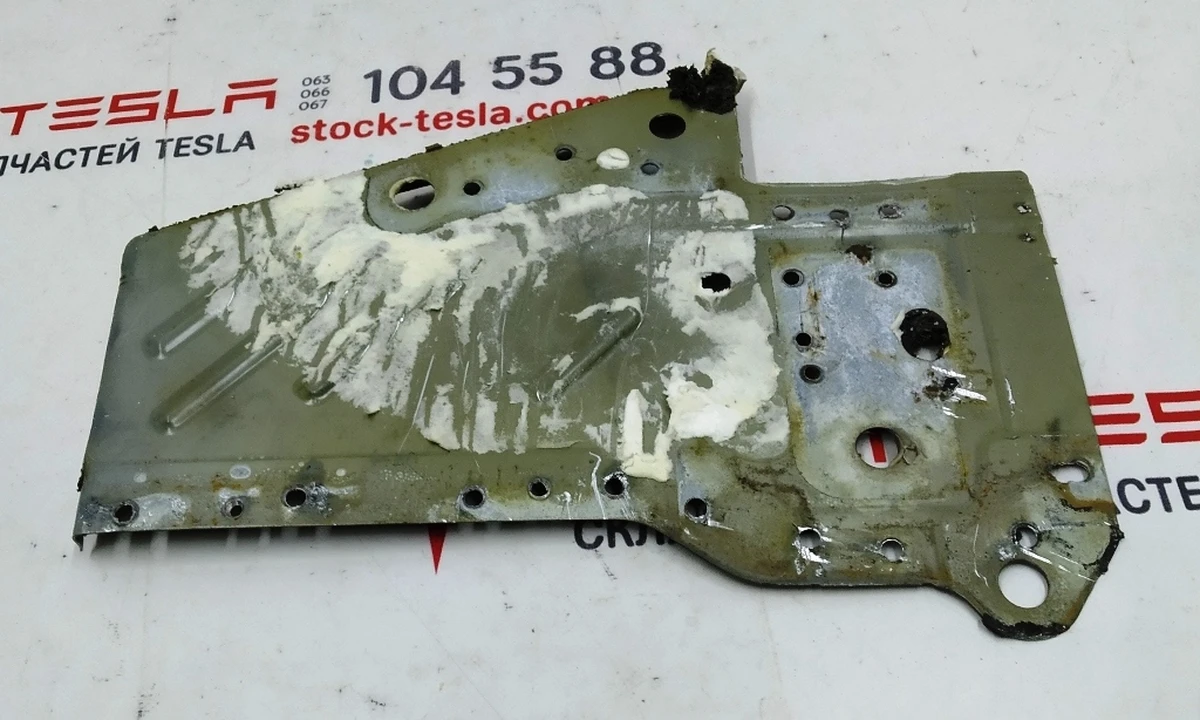 Чверть передня ліва кузовна панель днища передня ліва Tesla model 3 1073828-S0-B