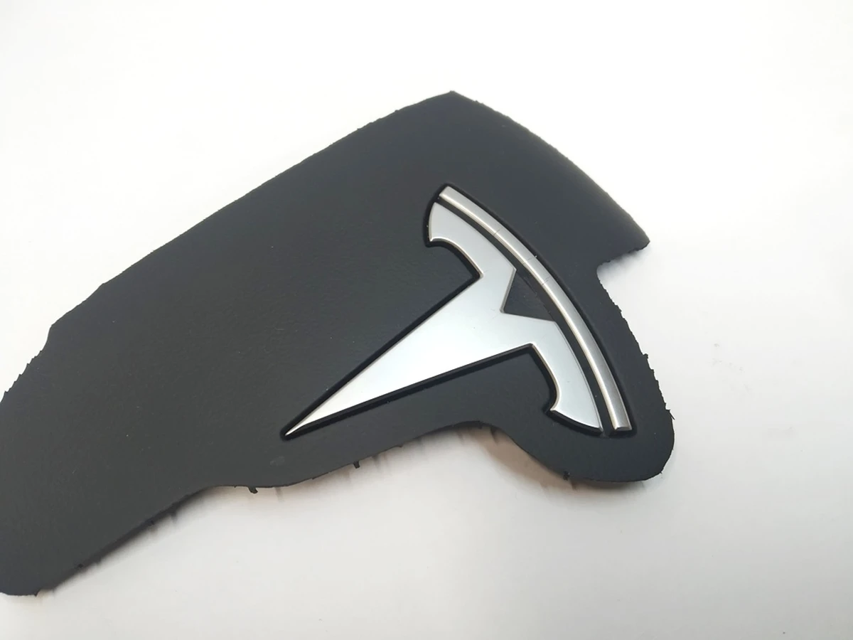 1 TESLA Emblem Driver Airbag Tesla model Y 1508347-00-D