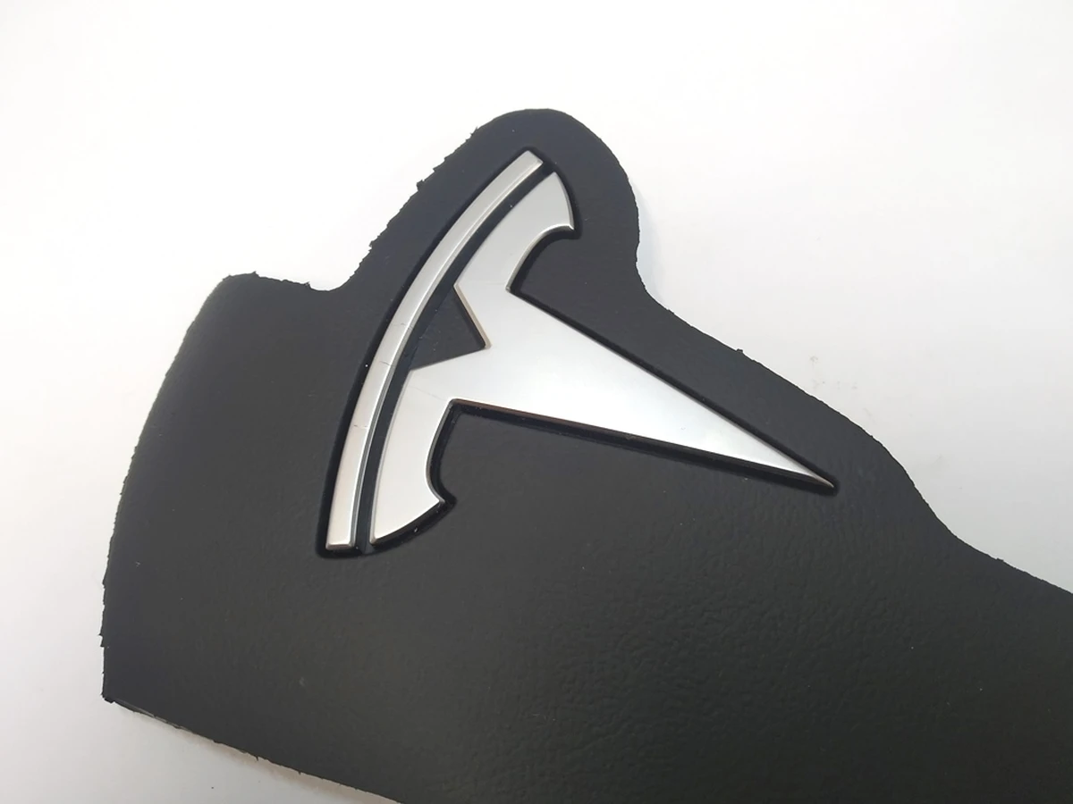 1 TESLA Emblem Driver Airbag Tesla model Y 1508347-00-D