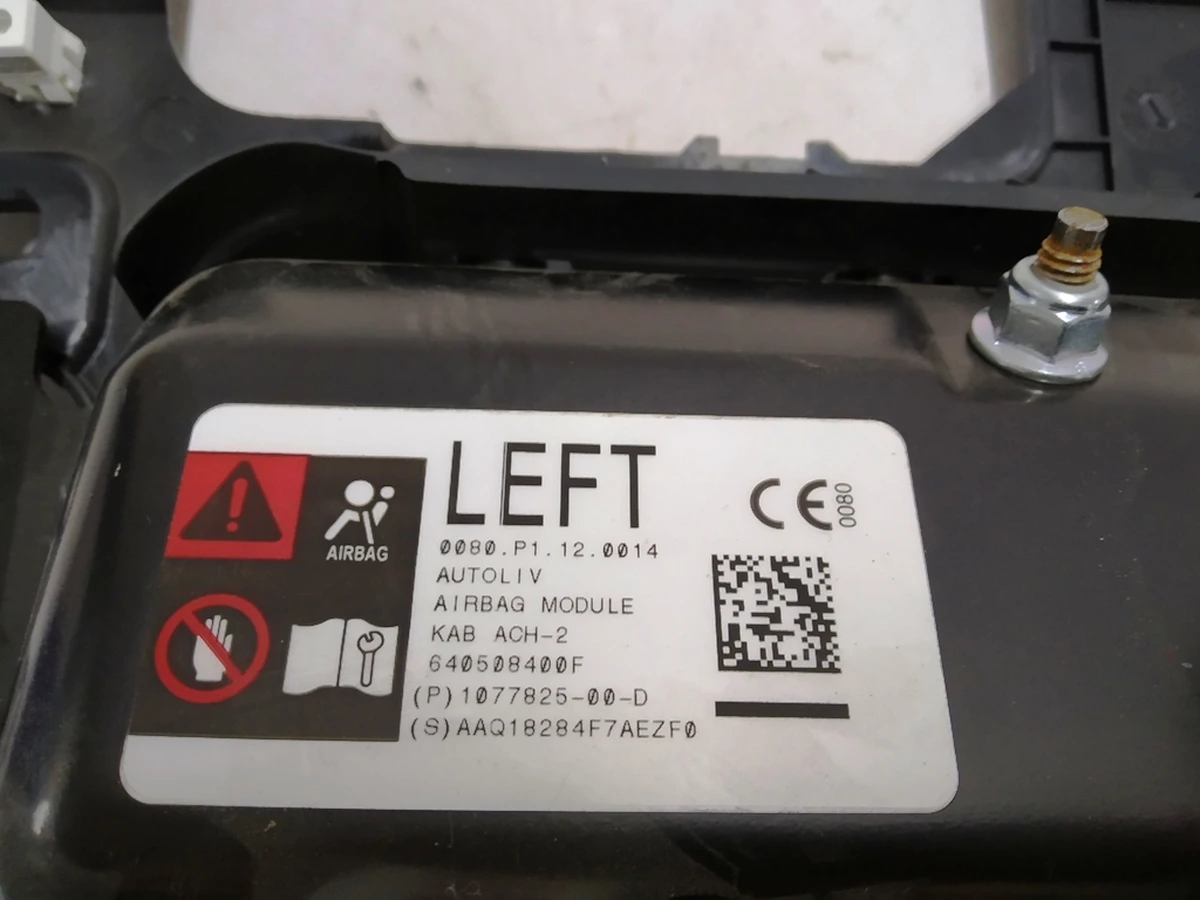 2 Подушка безпеки водія коліна Tesla model 3 1077825-00-D