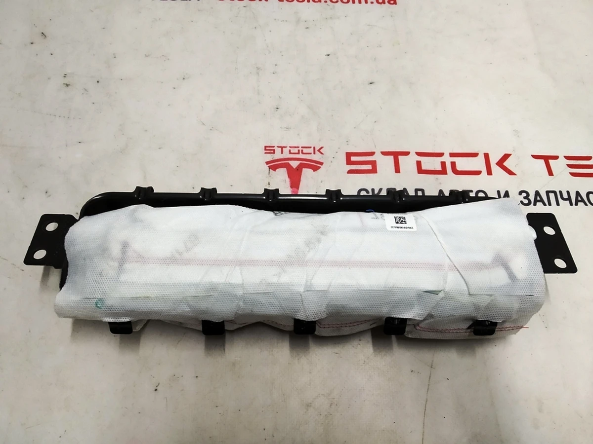 2 Подушка безпеки водія коліна Tesla model 3 1077825-00-D