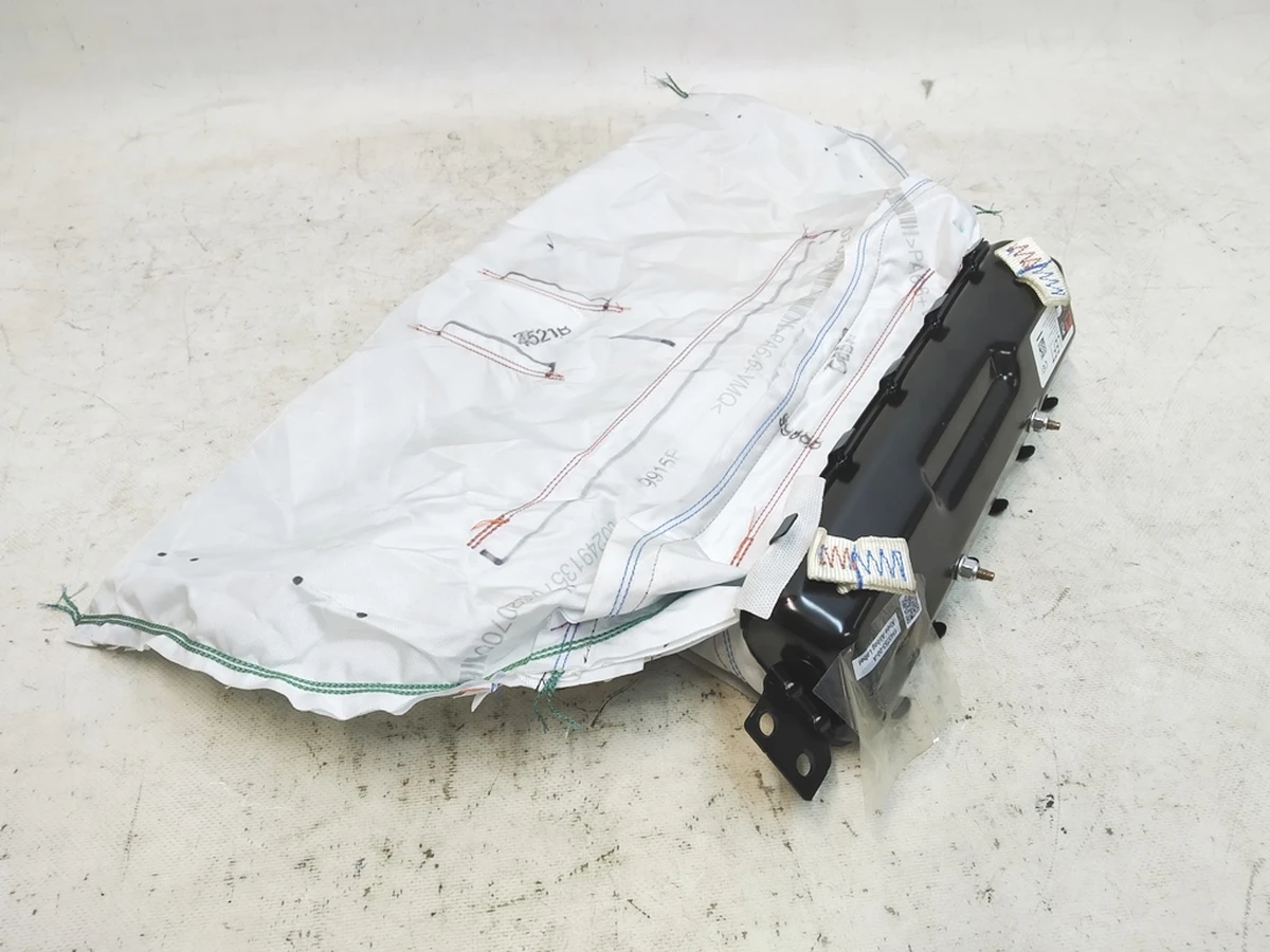 2 Подушка безпеки водія коліна під відновлення Tesla model 3, model Y 1077825-00-D