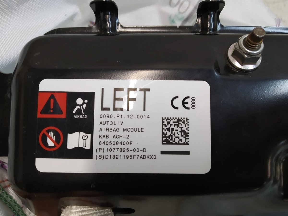 2 Подушка безпеки водія коліна під відновлення Tesla model 3, model Y 1077825-00-D