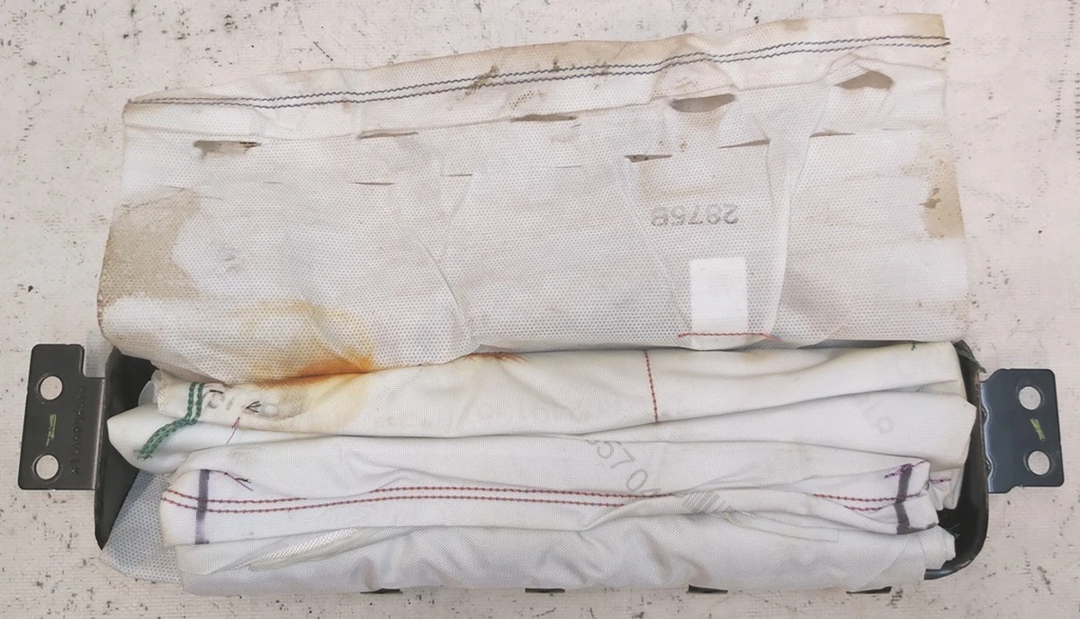 4 Подушка безпеки пасажира коліна під відновлення Tesla model 3, model Y 1077826-00-D