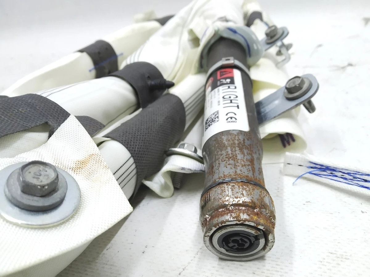 2 Подушка безопасности боковая правая (шторка) Tesla model 3 1077828-00-E