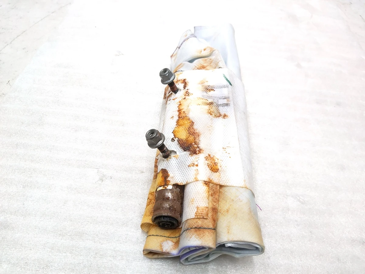 Подушка безопасности водительского сиденья со следами коррозии Tesla model 3 7654322-01-B