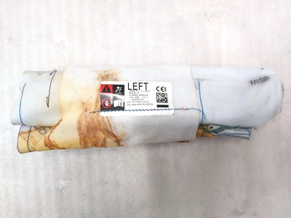 Подушка безопасности водительского сиденья со следами коррозии Tesla model 3 7654322-01-B