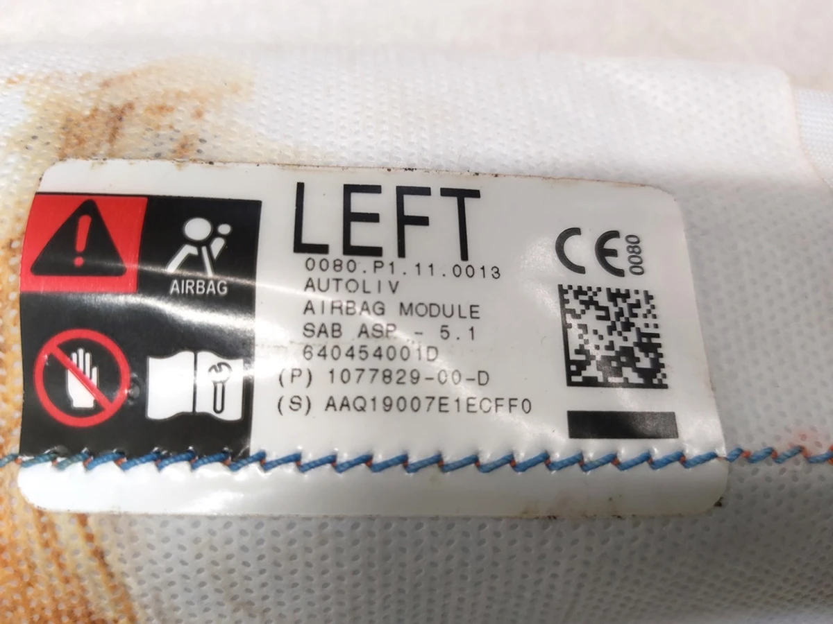 Подушка безопасности водительского сиденья со следами коррозии Tesla model 3 7654322-01-B