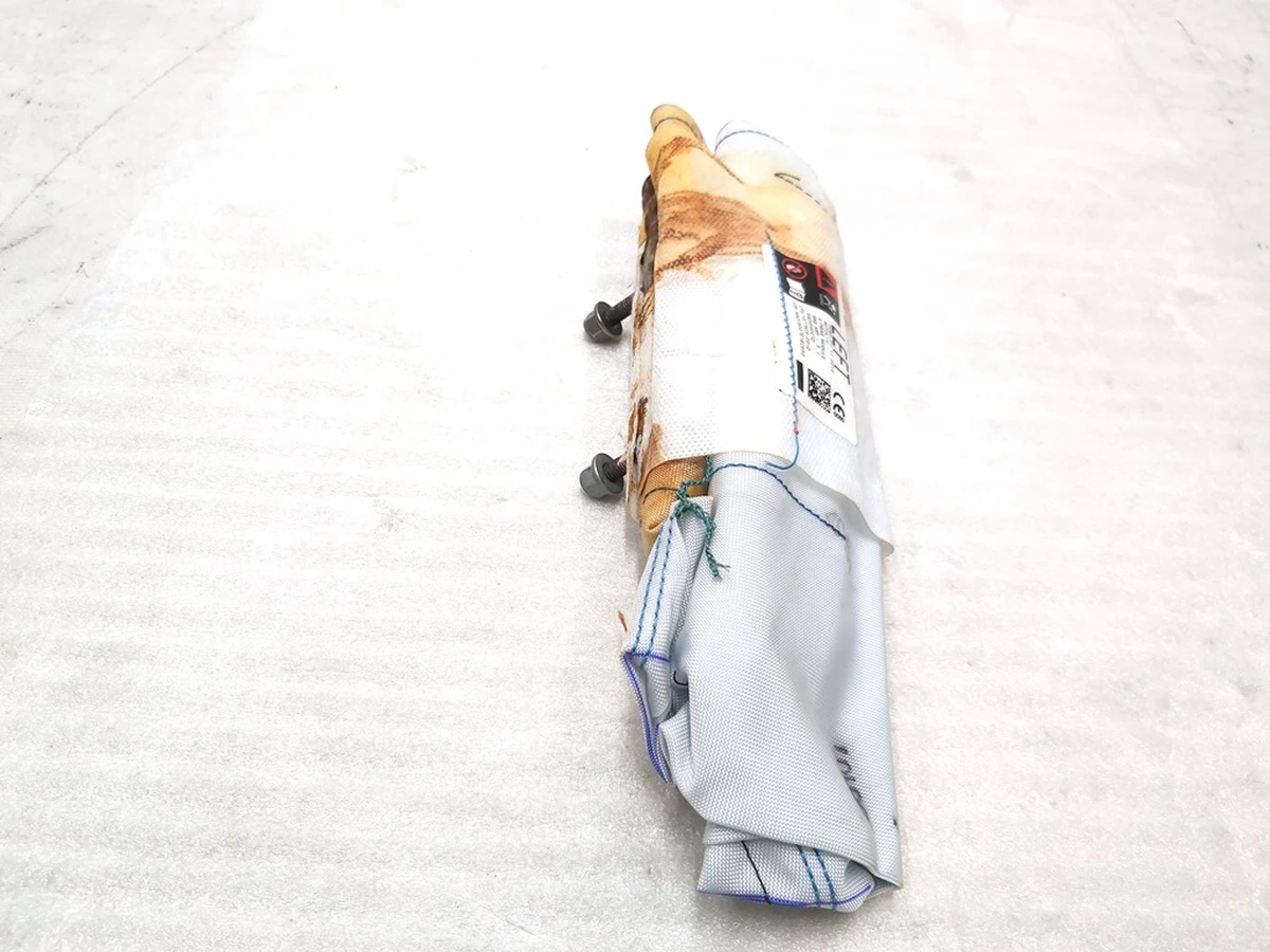 Подушка безопасности водительского сиденья со следами коррозии Tesla model 3 7654322-01-B