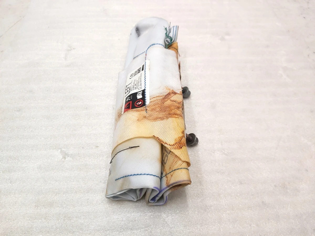 Подушка безопасности водительского сиденья со следами коррозии Tesla model 3 7654322-01-B