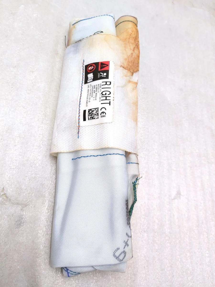 Подушка безопасности пассажирского сиденья со следами коррозии Tesla model 3, model Y 1077830-00-F