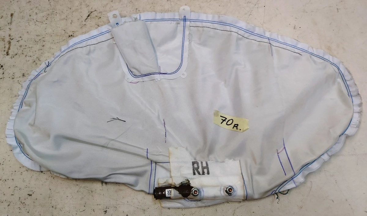 Подушка безпеки сидіння водія під відновлення Tesla model 3, model Y 1077829-00-F