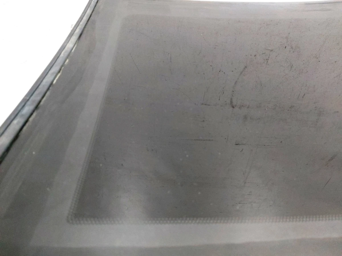 2 Стекло панорамы среднее Tesla model S REST 1077887-00-A