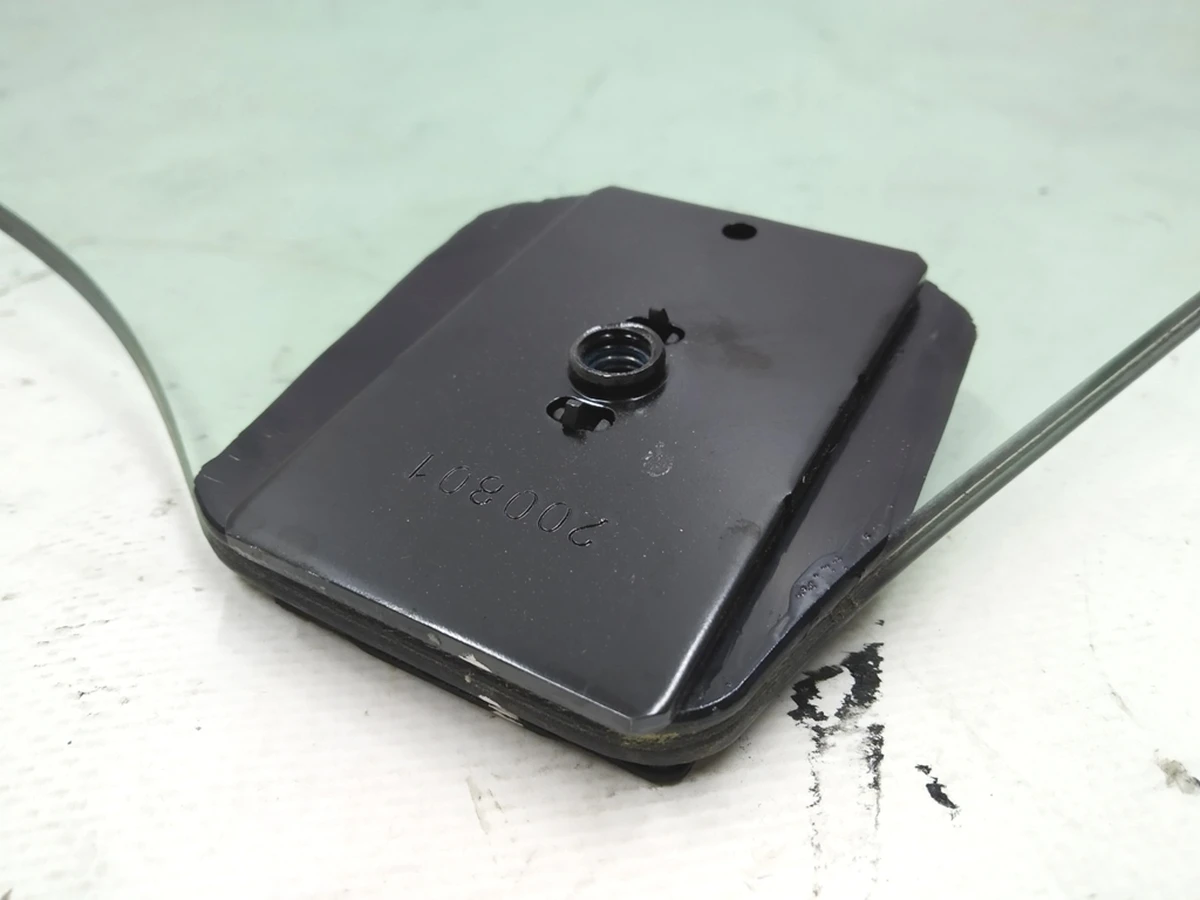 1 Скло дверей передньої лівої подвійне в зборі з кронштейнами кріплення Tesla model 3 1077900-99-A