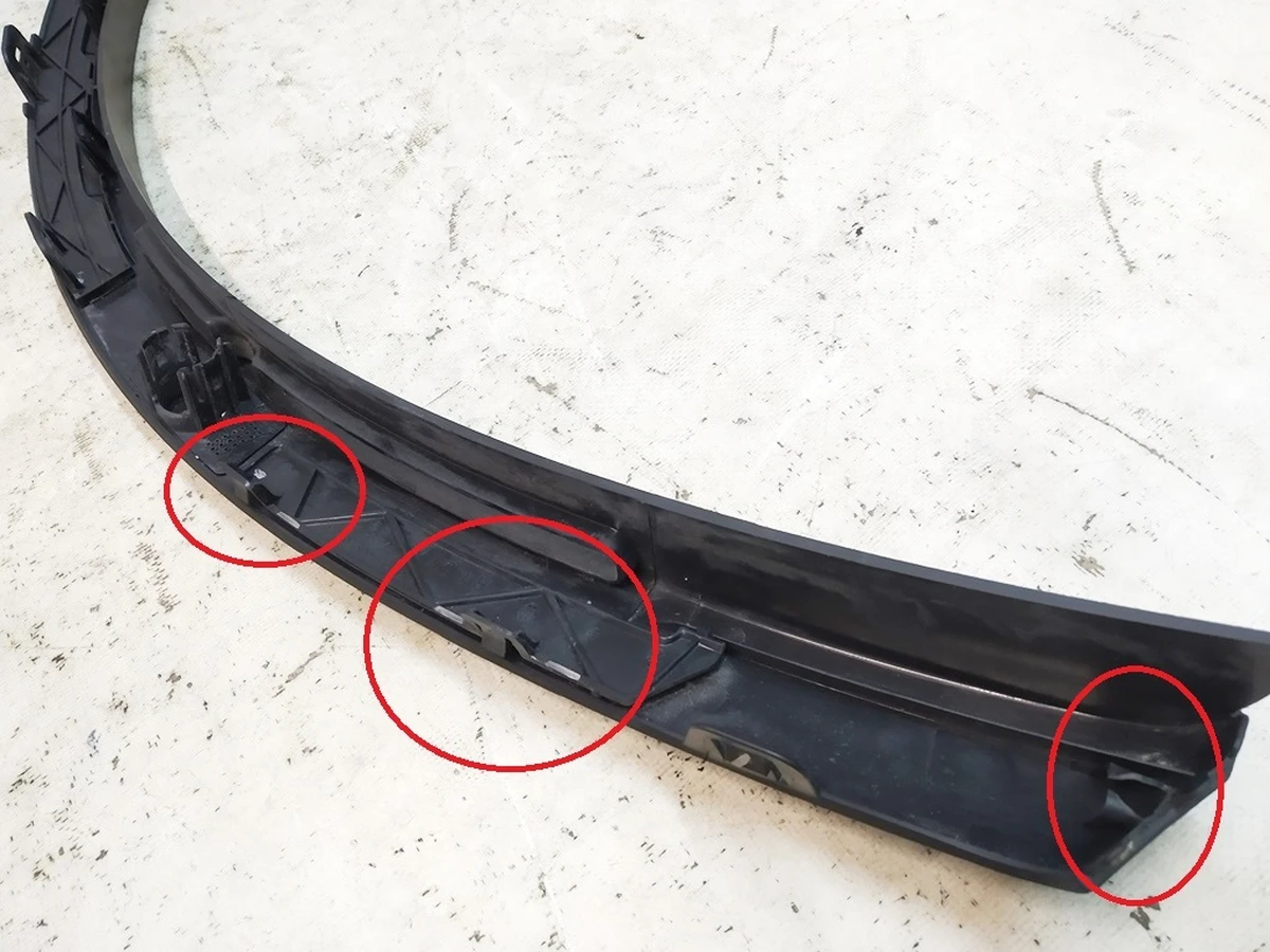 2 Assembly, fender garnish front, RH MDL X (damaged) Tesla Model X 1035289-00-P