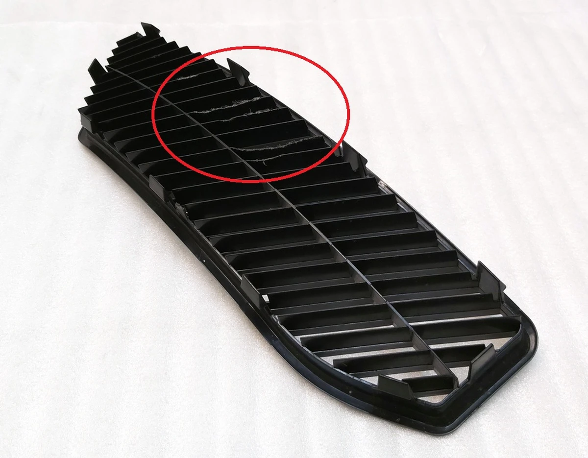 2 Решетка декоративная отделки боковой части багажника левой Tesla model X 1078355-00-A