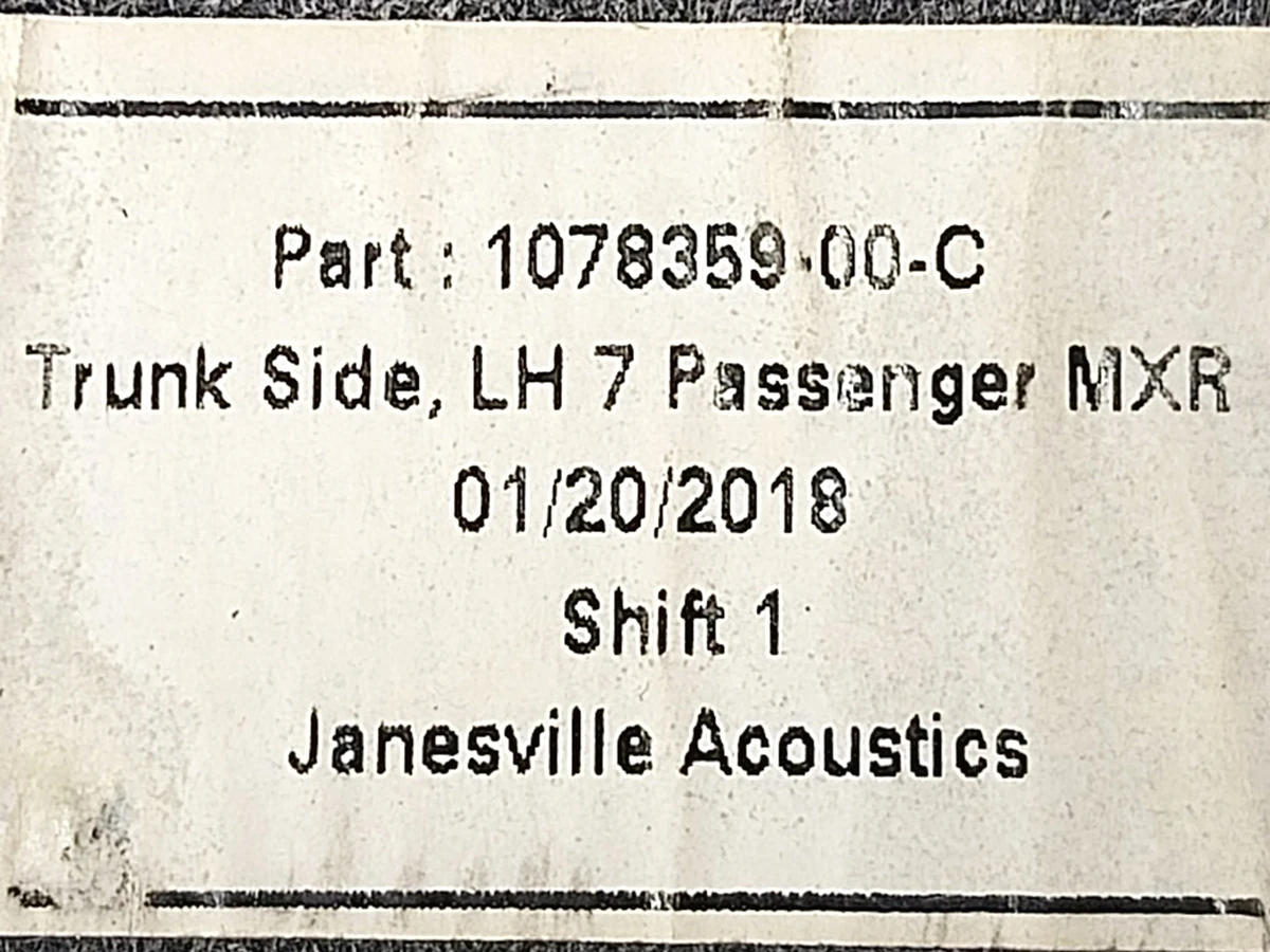 2 Обшивка бокової частини багажника ліва Tesla Model X 1078359-00-C