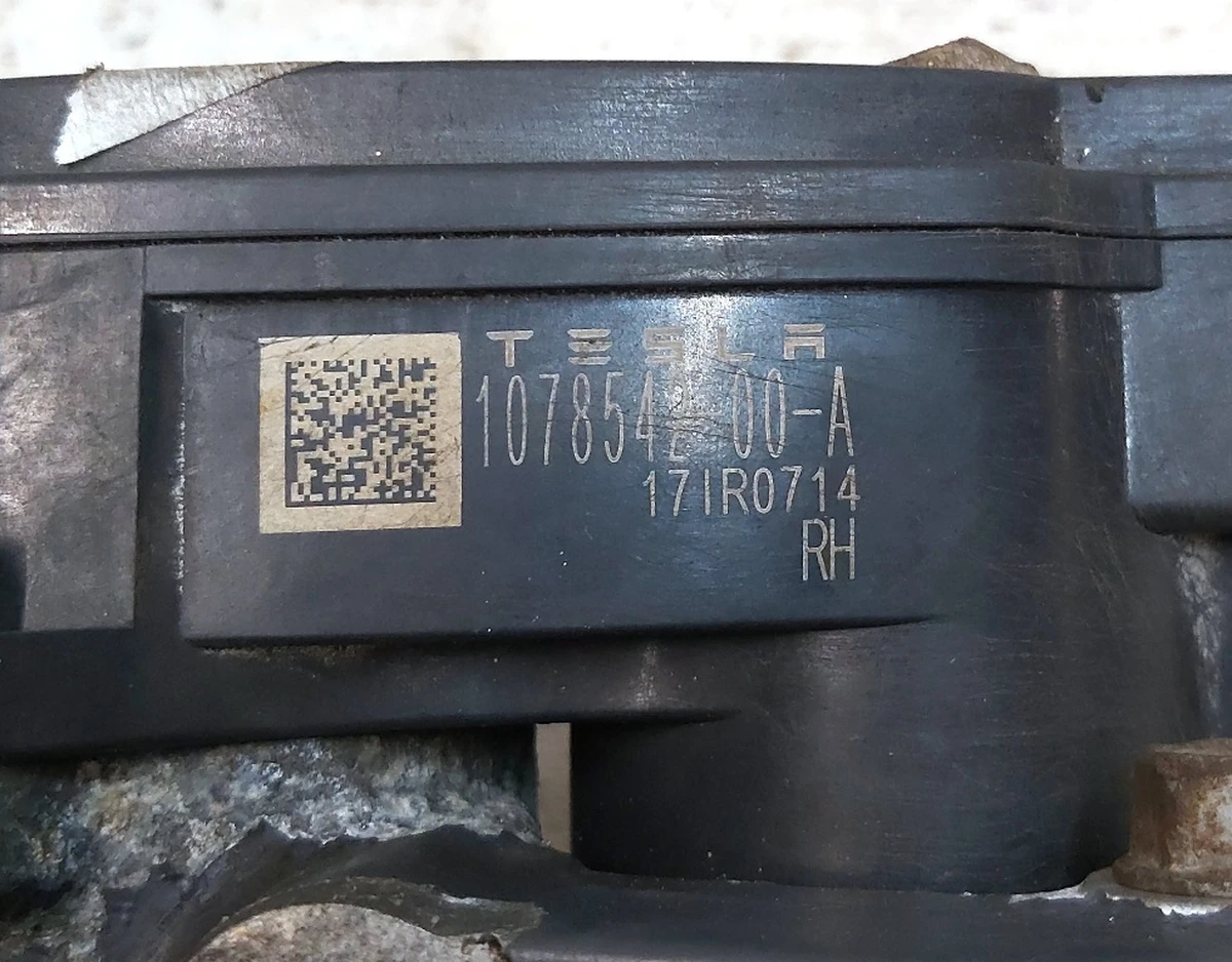 1 Суппорт тормозной задний правый MANDO без тормозных колодок Tesla model S REST, model X 1097415-00-A