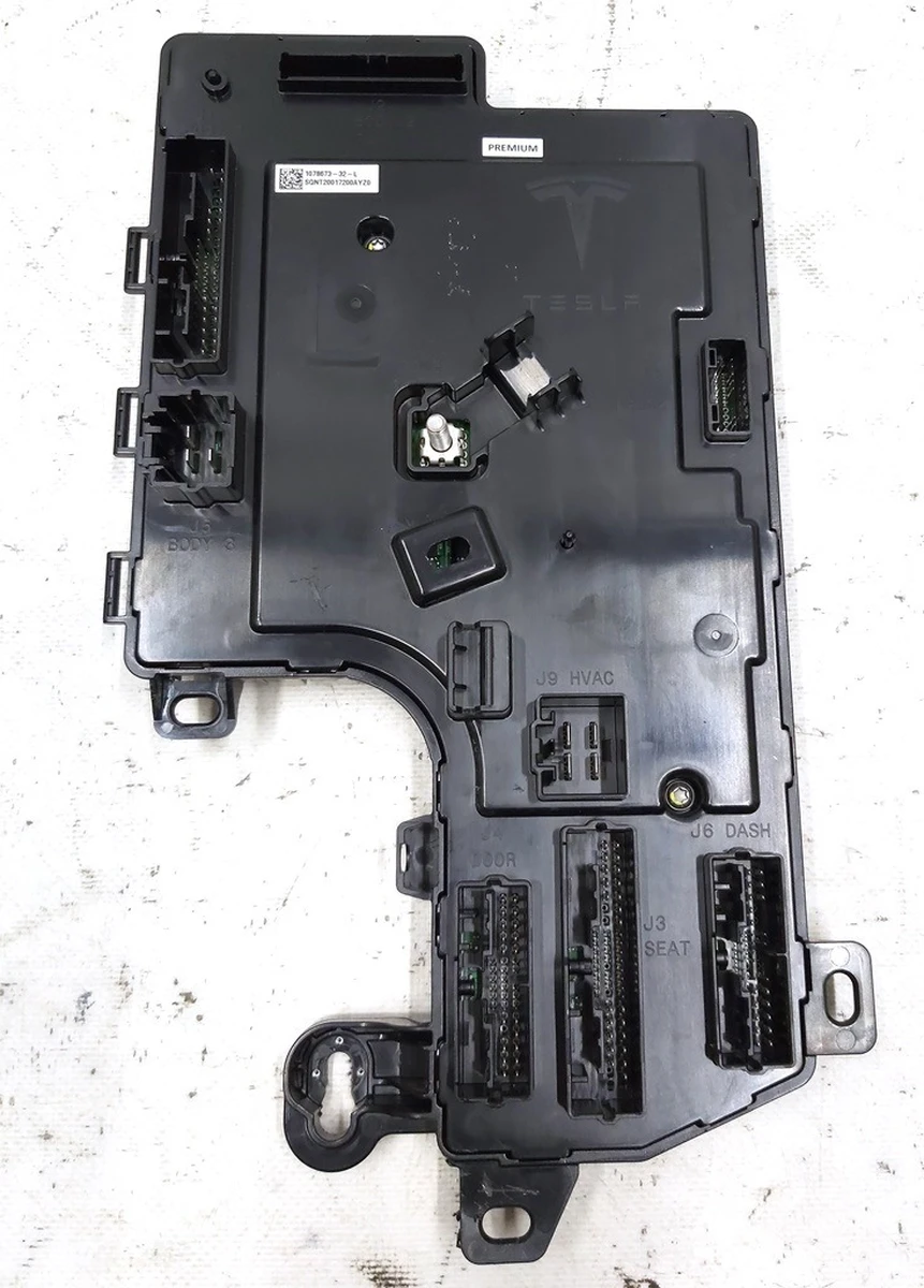3 Боді контролер лівої сторони Tesla model 3 1078673-32-L