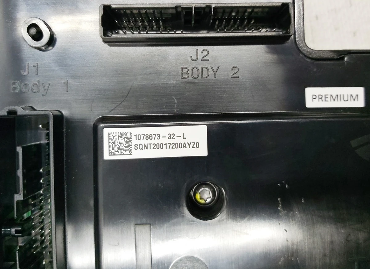 3 Боді контролер лівої сторони Tesla model 3 1078673-32-L