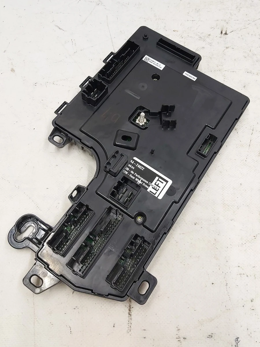 3 Боді контролер лівого боку Tesla model 3 1078673-90-K