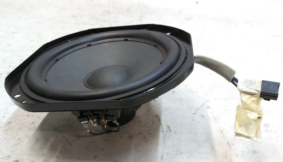 Динамик сабвуфера 2x80W некондиция Tesla model 3, model Y 1079745-00-A