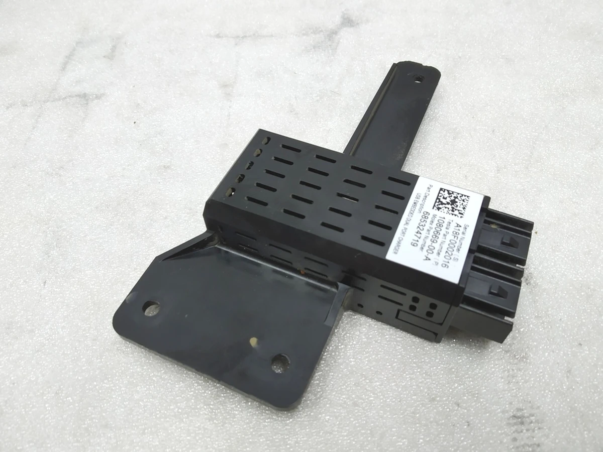 Вбудований порт USB зарядний пристрій центральної консолі Tesla Model S REST 1080669-00-A