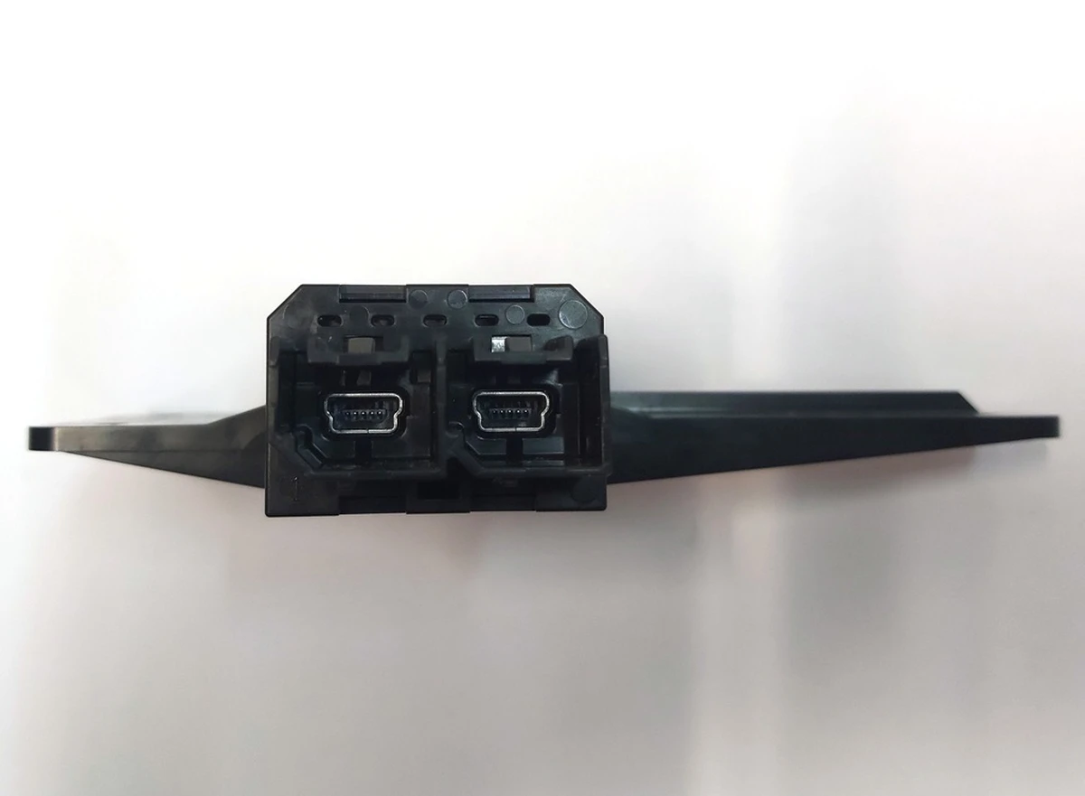 Built-in USB Charger Port Tesla model S REST 1080669-00-A