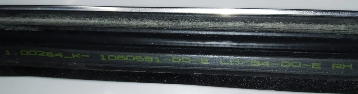 2 Молдинг зовнішній двері передньої лівої хром Tesla model 3 1080681-99-F