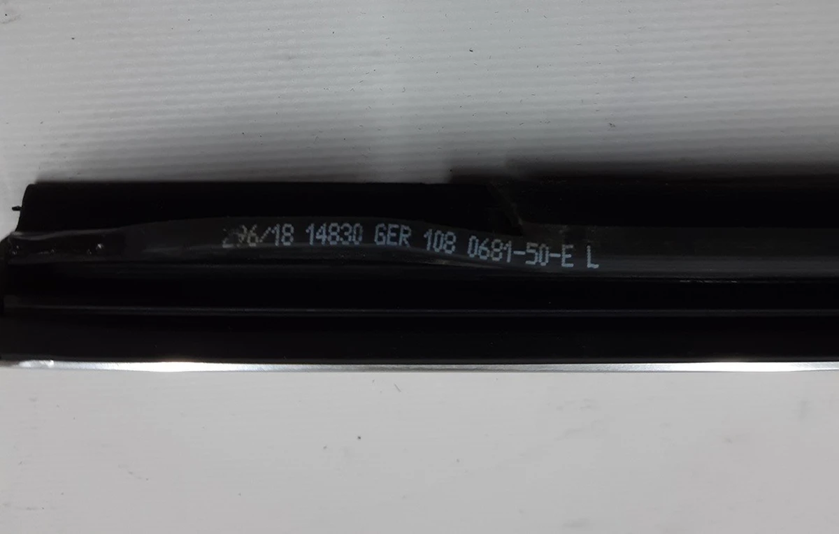  M3S FRONT DOOR OUTER BELT ASSY LH NEW Tesla model 3 1080681-99-F