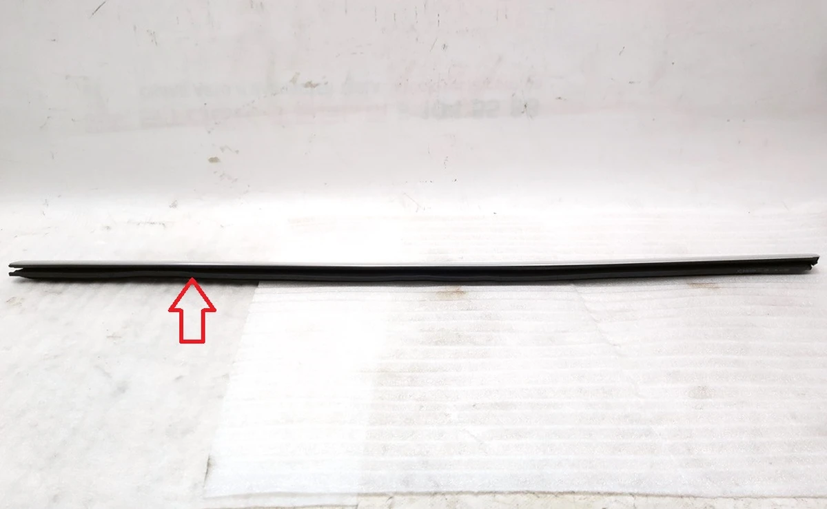 2 Молдинг зовнішній двері передньої лівої хром з ушкодженням Tesla model 3 1080681-99-F