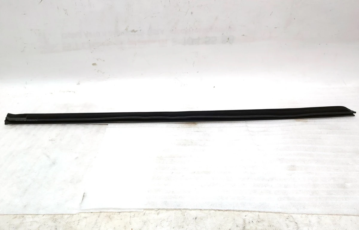 2 Молдинг зовнішній двері передньої лівої хром з ушкодженням Tesla model 3 1080681-99-F