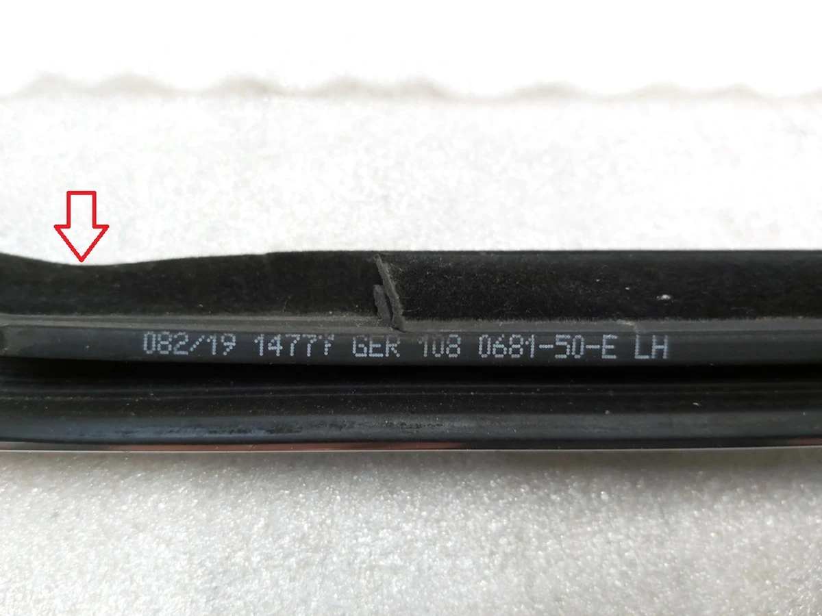 2 Молдинг зовнішній двері передньої лівої хром з ушкодженням Tesla model 3 1080681-99-F