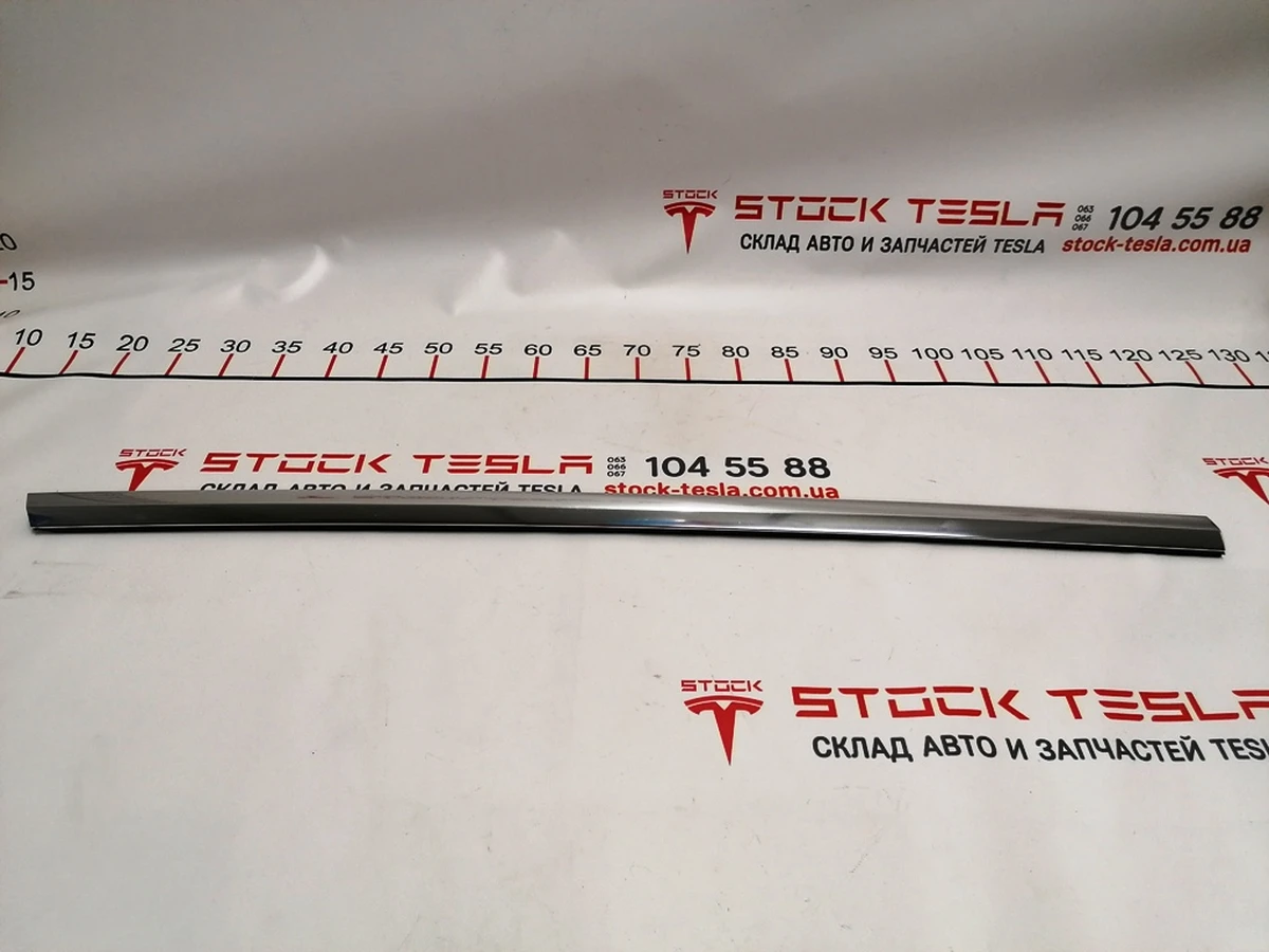 Молдинг зовнішній двері передньої правої хром Tesla model 3 1080684-99-F