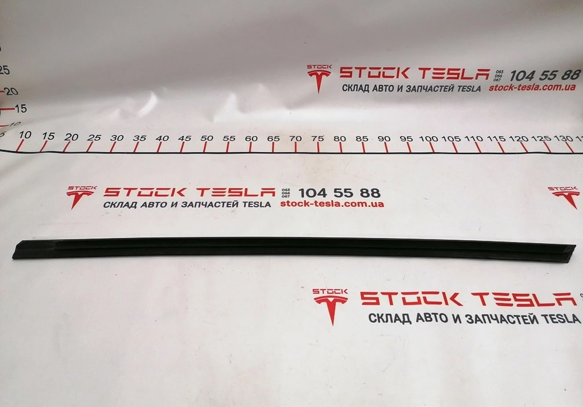 Молдинг зовнішній двері передньої правої хром Tesla model 3 1080684-99-F