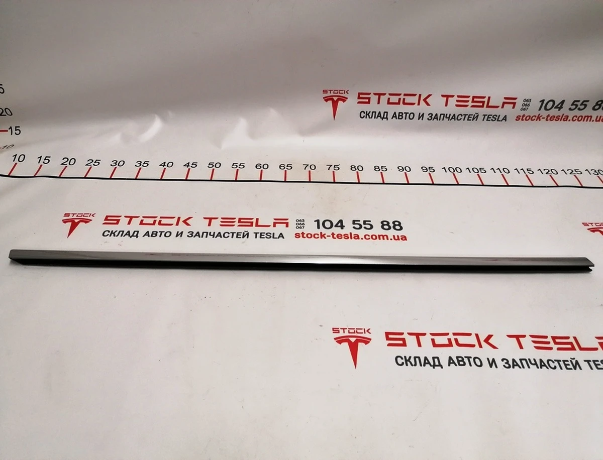 Молдинг зовнішній двері передньої правої хром Tesla model 3 1080684-99-F