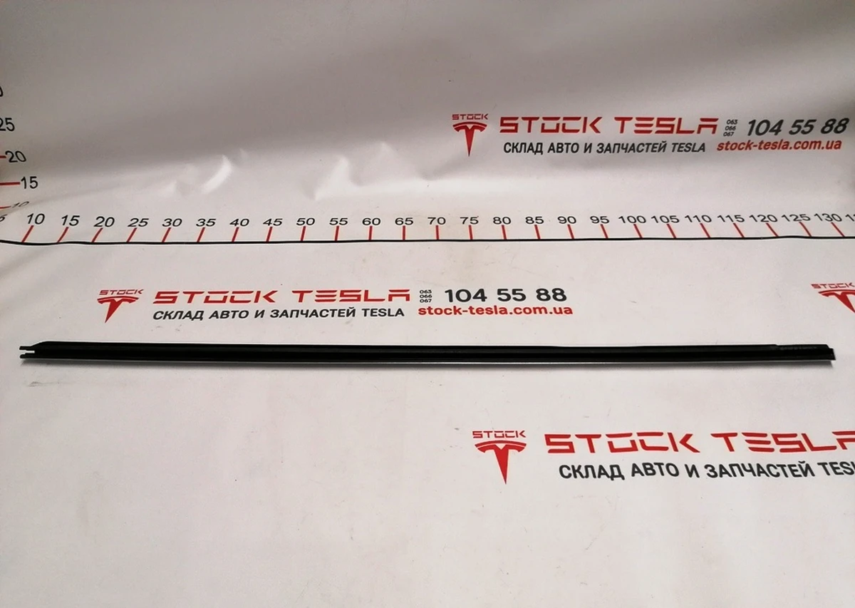 Молдинг зовнішній двері передньої правої хром Tesla model 3 1080684-99-F